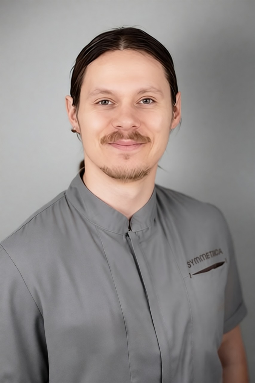 Николаев Павел Анатольевич, Врач хирург-имплантолог