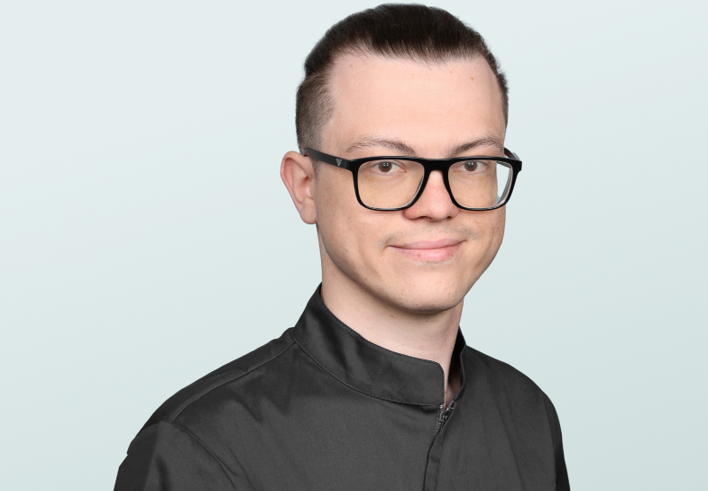 Кузьмин Александр Сергеевич, Врач стоматолог-хирург, хирург-имплантолог				 